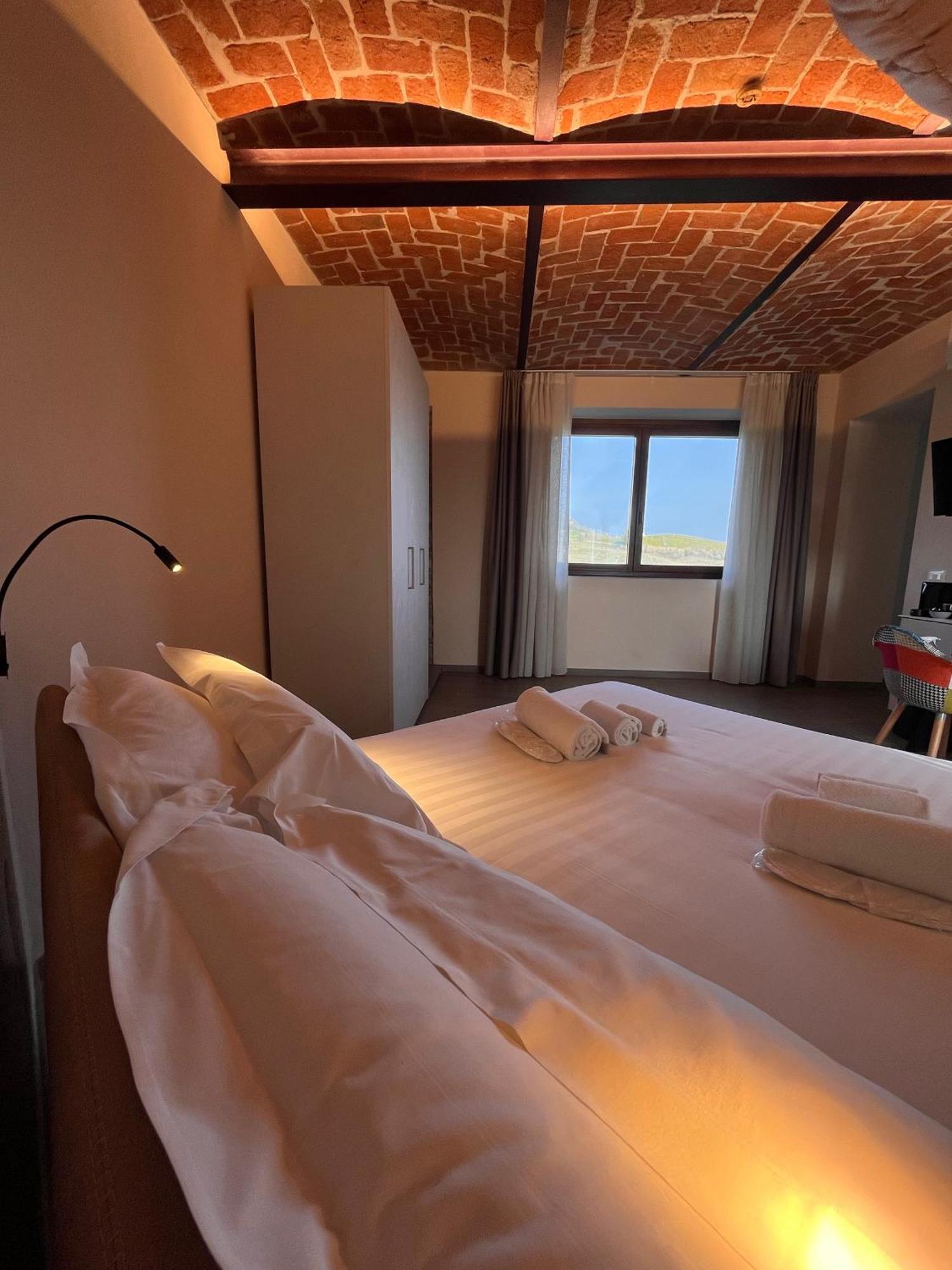 Le Cornici - Cascina Di Charme Hotel Diano d'Alba Luaran gambar