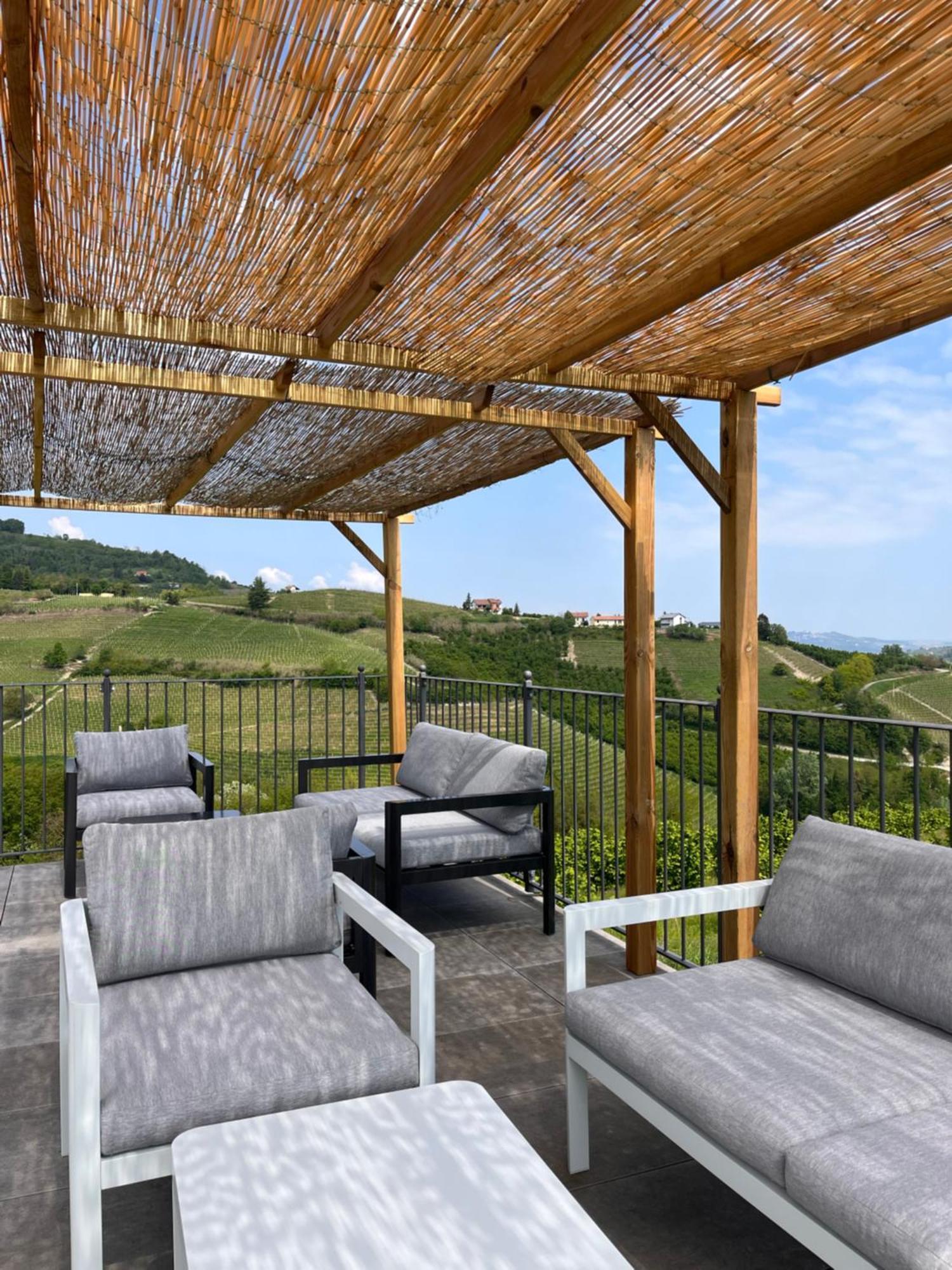 Le Cornici - Cascina Di Charme Hotel Diano d'Alba Luaran gambar